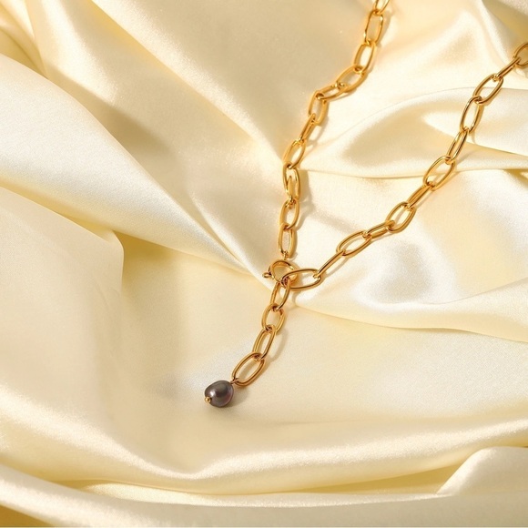 18K Gold Plated Black Pearl Pendant Necklace - Picture 5 of 9